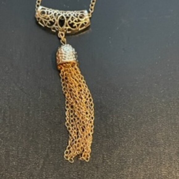 Vintage gold tone necklace w/slide dangling pendant - Picture 3 of 6